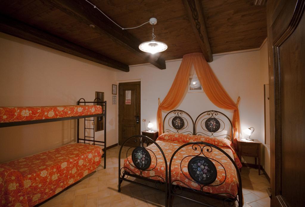 Agriturismo Vecchio Gelso Ortezzano Zimmer foto
